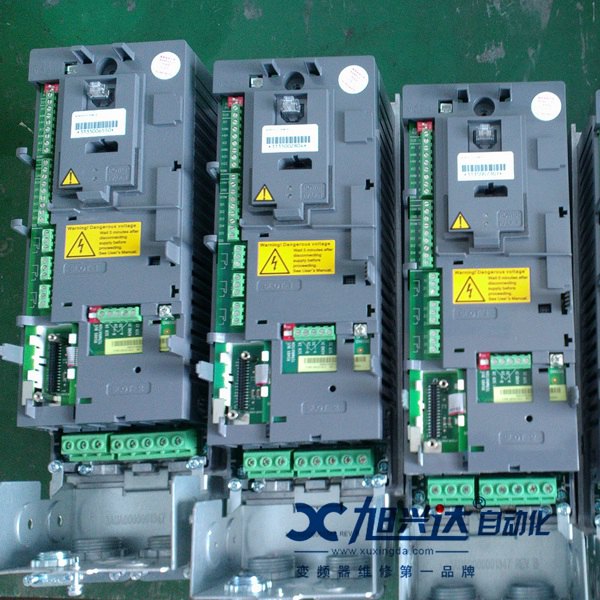 ABB变频器小功率维修 ABB变频器故障维修 维修服务热线:400-678-1180 4210故障 ACS 800 内部温度过高。温度过高的警告信息在变频器模块温度超过115 C 时产生。检查几个重要点:1.检查环境条件;2.检查通风条件和风机运行状态。3.检查散热器的散热片,清除灰尘。4.检查电机功率是否合适。 8110故障 模拟控制信号低于最小允许值。可能原因:错误的信号标准;或控制电缆出错。1.